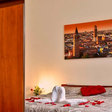 Welcome Traveller Divine Cecile Garda (Verona)