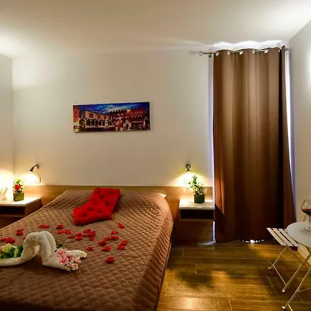 Welcome Traveller Divine Cecile Garda (Verona)