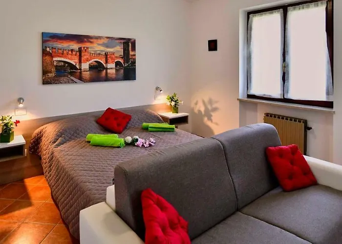 Welcome Traveller Divine Cecile 招待所 4*