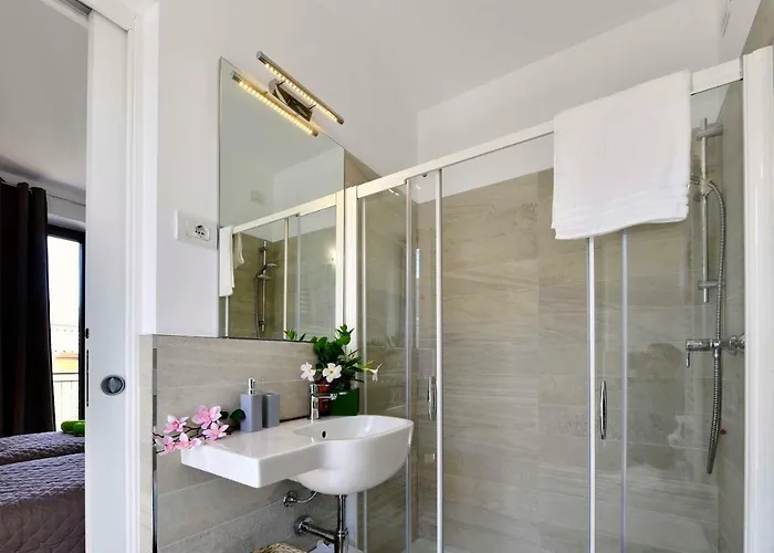 Welcome Traveller Divine Cecile 招待所 4*