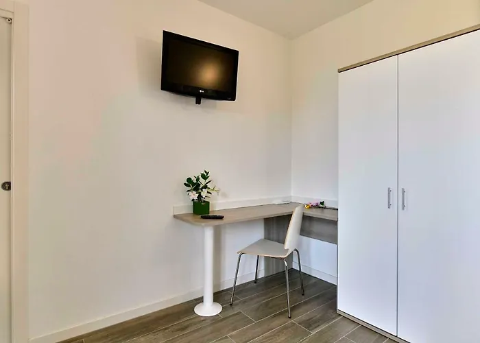 Welcome Traveller Divine Cecile 加尔达