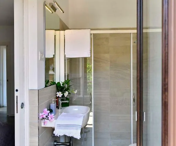 Welcome Traveller Divine Cecile 招待所 4*