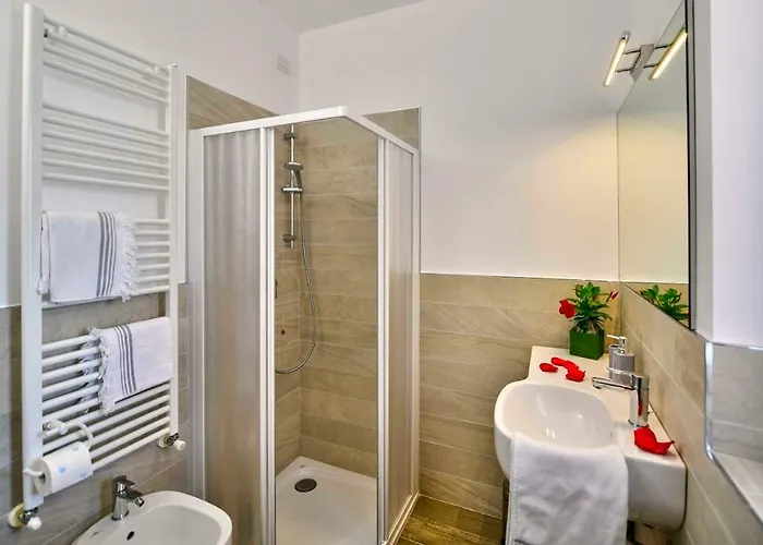 Welcome Traveller Divine Cecile Garda (Verona)