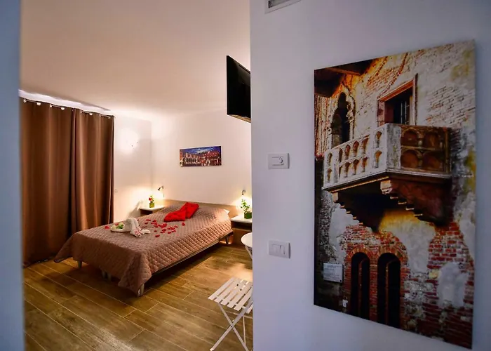 Welcome Traveller Divine Cecile Penzion Garda (Verona)
