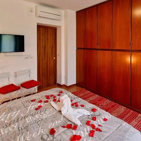 Welcome Traveller Divine Cecile Garda (Verona)