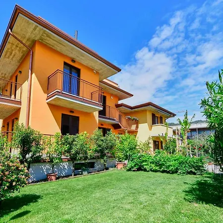 Welcome Traveller Divine Cecile * Garda (Verona)