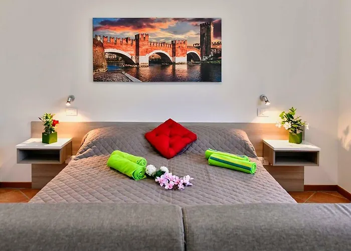 Welcome Traveller Divine Cecile Garda (Verona)