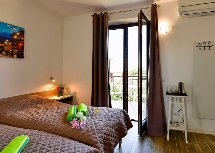 Welcome Traveller Divine Cecile Garda (Verona)