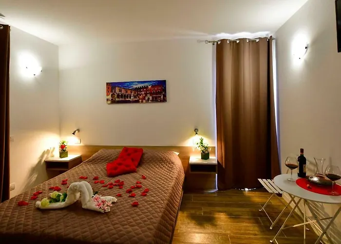 Welcome Traveller Divine Cecile Garda (Verona)