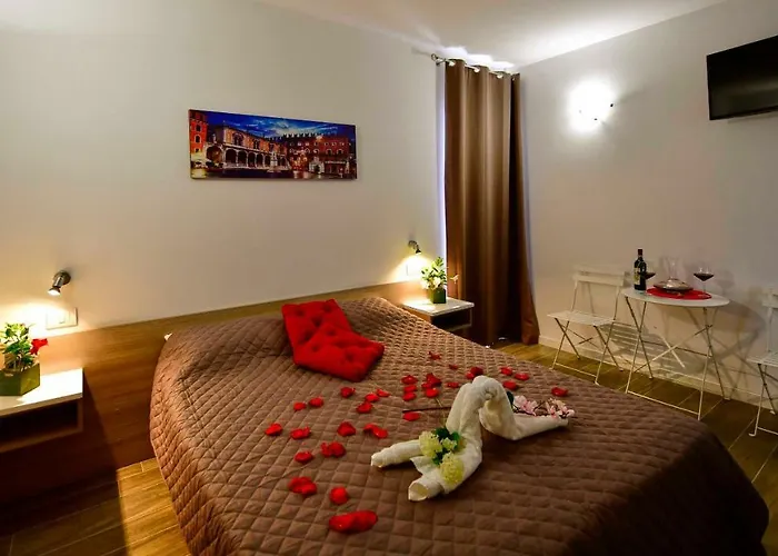 Welcome Traveller Divine Cecile Garda (Verona)