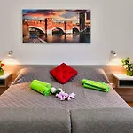 Welcome Traveller Divine Cecile Garda (Verona)