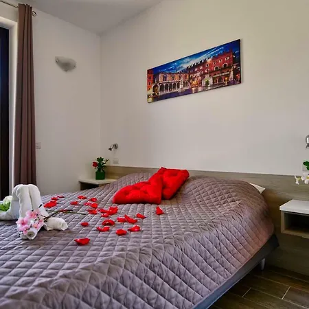 Welcome Traveller Divine Cecile Gæstehus Garda (Verona)